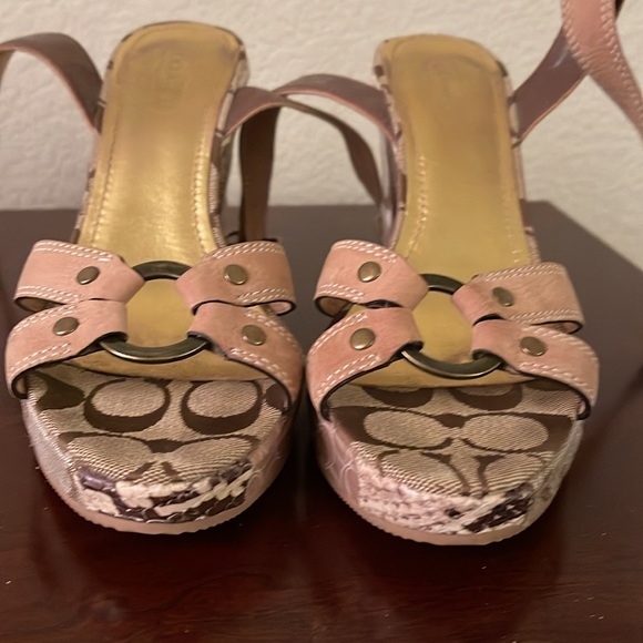 COACH  SHORES SIZE 7.5 - Picture 7 of 16